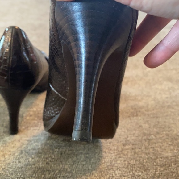 Anne Klein women’s brown heels; size 10 medium - Picture 5 of 7